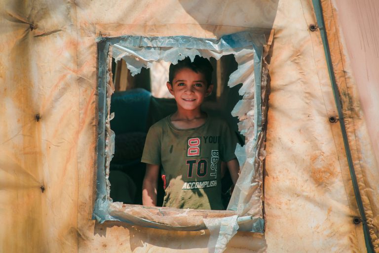 Crianca num centro de refugiados