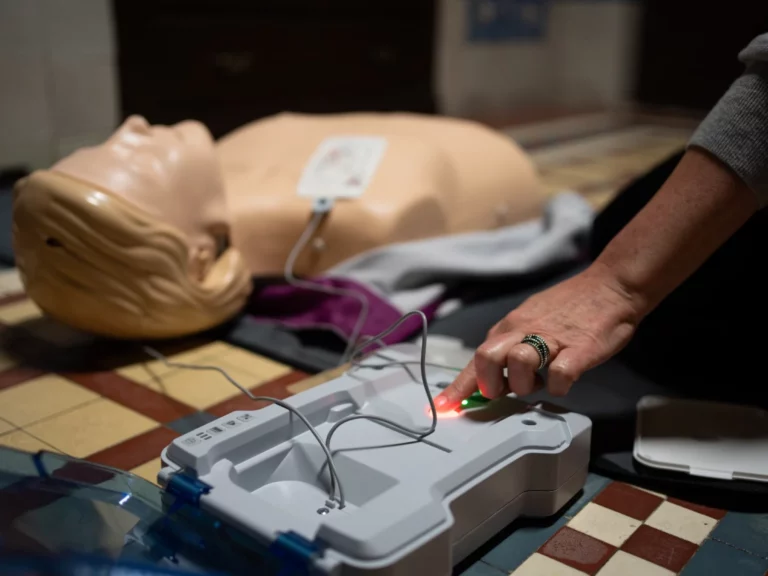 Programa Desfibrilhação Automática Externa da Cruz Vermelha Portuguesa