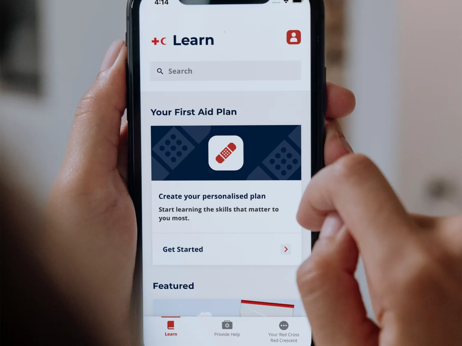 Pessoa a mexer em smartphone