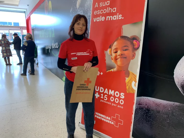 Voluntária da campanha "Vale Mais"