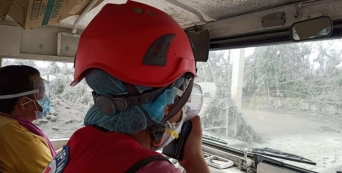 Vulcão nas Filipinas, a Cruz Vermelha prepara-se para o pior